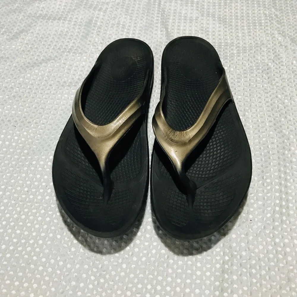 OOFOS‎ sandals